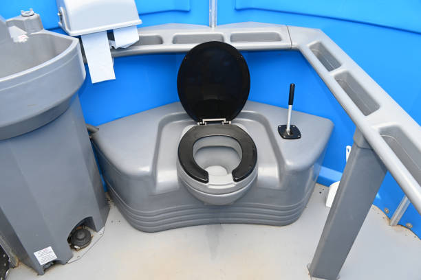 Affordable portable toilet rental in Fowler, MI